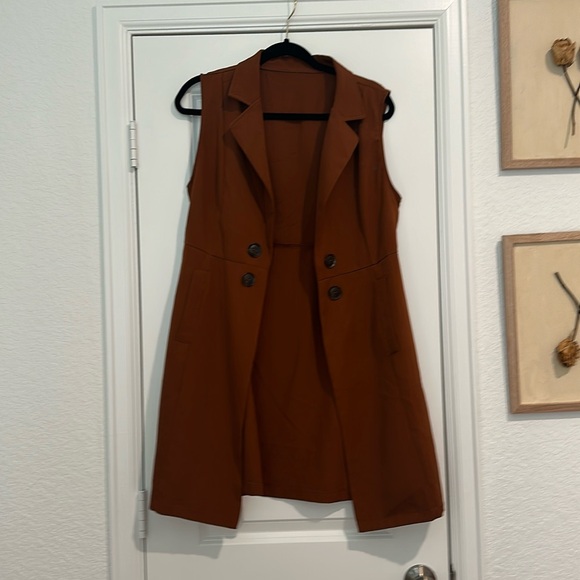 cute sleeveless brown jacket - Picture 1 of 2